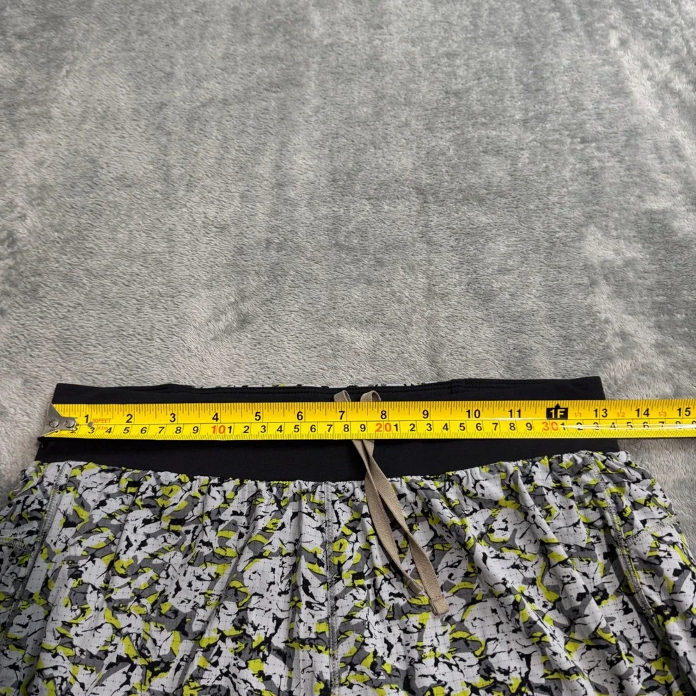 REI Co-op Swiftland Lined Running Shorts Mens Small Grey Lime Abstract Print 7in